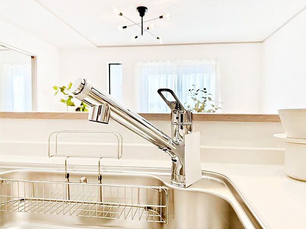 いつでも清潔なおいしいお水を。一つの水栓で水道水と浄水を使い分け。