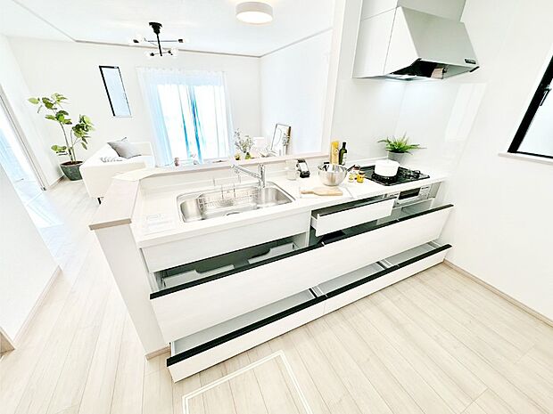 使いやすさを優先したスライド式収納タイプ!