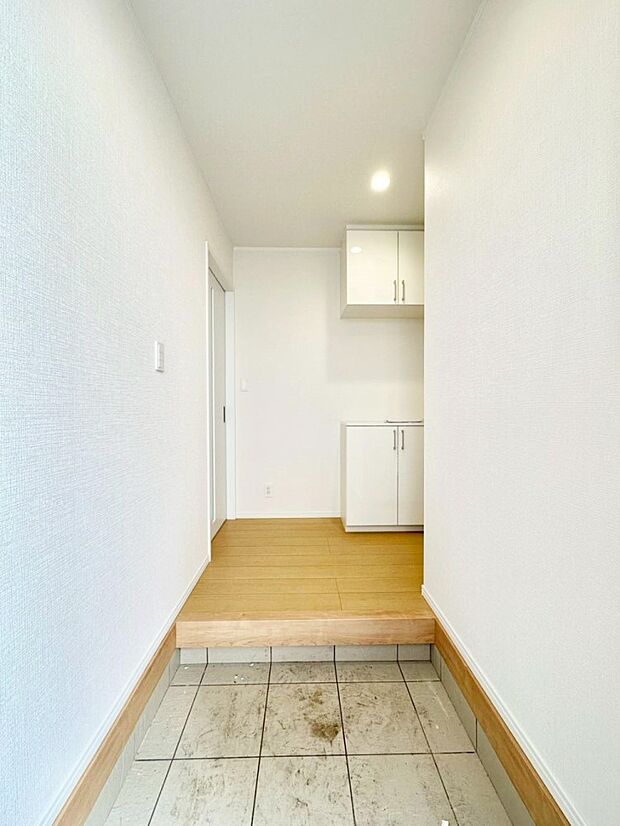 いつもきれいにしておきたい玄関ですね。