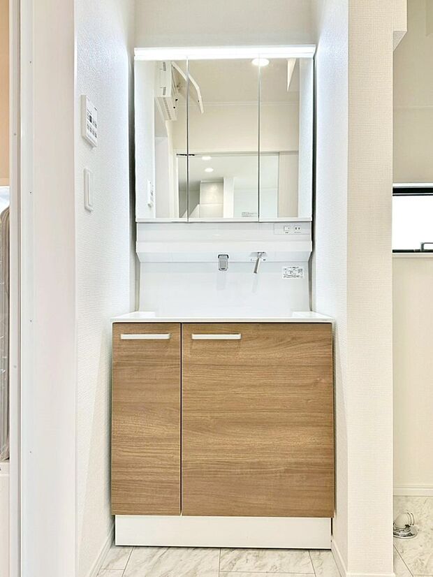 収納力と機能性に優れた洗面化粧台