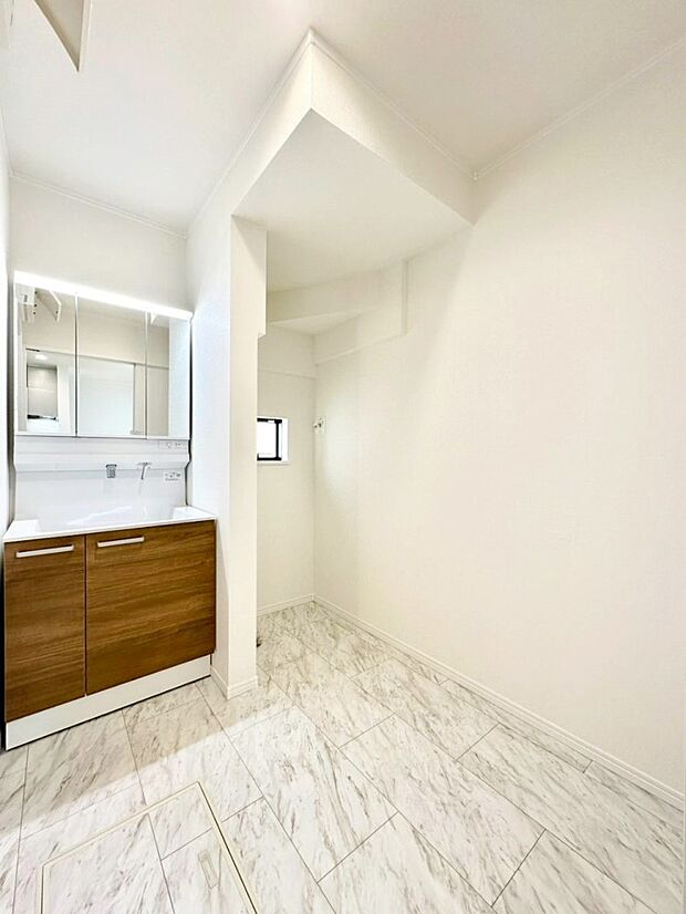 広々とゆとりのあるランドリースペース