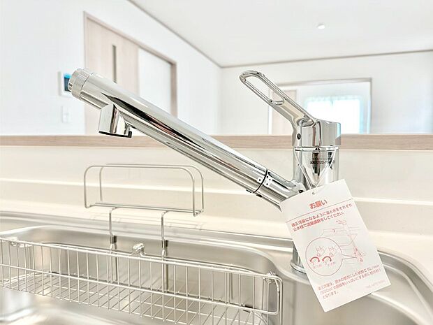 いつでも清潔なおいしいお水を。一つの水栓で水道水と浄水を使い分け。