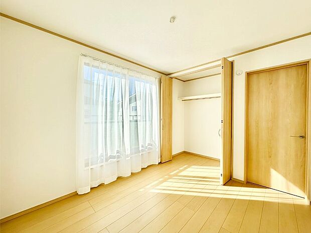 使いやすい形でベットや家具の置き方にも困ることもありません。