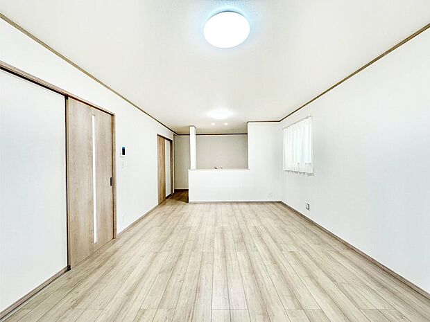 家族団らんの時間も増えそうなくつろぎのリビングダイニング。   