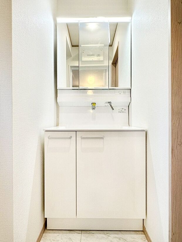 収納力と機能性に優れた洗面化粧台