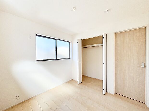 子供部屋にもおすすめな収納スペースたっぷりの居室