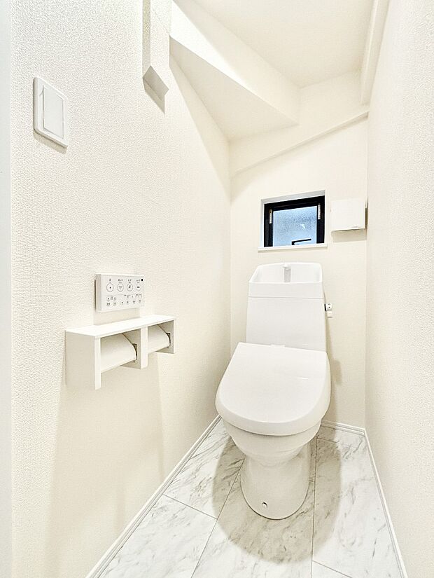 明るく清潔感のあるトイレです。 