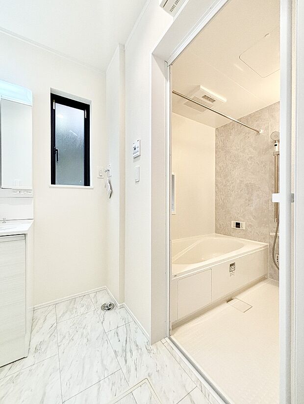 身支度もスムーズにおこなえる脱衣場。