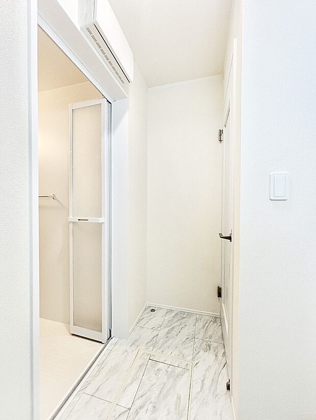 明るい洗面所は毎朝の身支度も楽しくできちゃいそうです。    