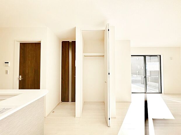 リビング収納。散らかりがちなリビングもスッキリと保てますね。