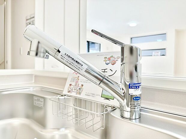 いつでも清潔なおいしいお水を。一つの水栓で水道水と浄水を使い分け。