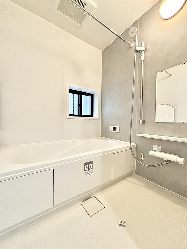 落ち着いた雰囲気でゆっくりお寛ぎいただけるバスルーム