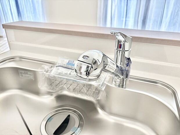 いつでも清潔なおいしいお水を。一つの水栓で水道水と浄水を使い分け。