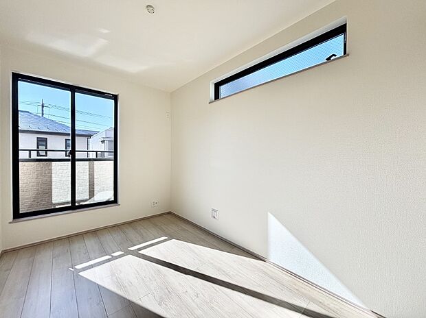 明るいバルコニーサイドに洋室を設置。目覚めの良い寝室に。