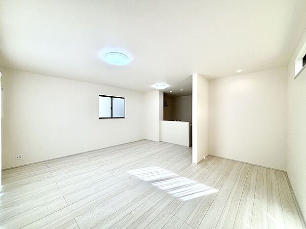 落ち着いた雰囲気のLDKは家族みんなの快適空間