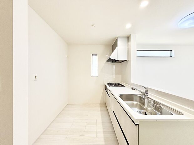 広々とした使い勝手の良いキッチンで日々のお料理も楽しくなりそう