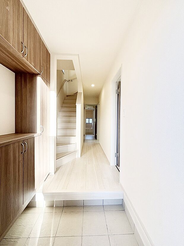 家族の帰宅やお客様をあたたかく迎える玄関