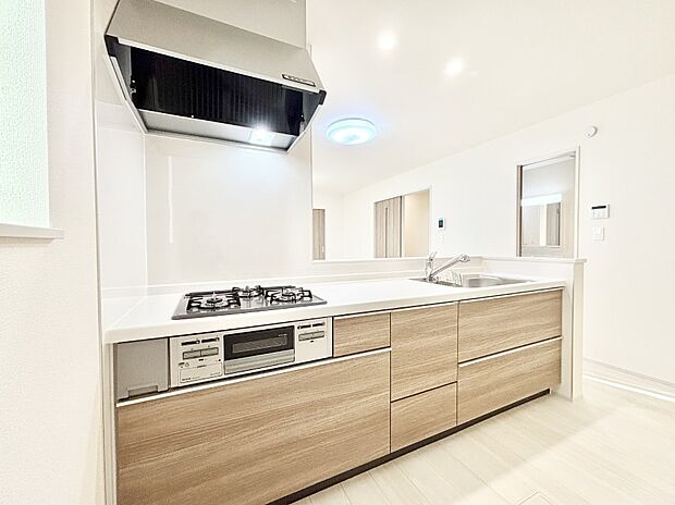 広々とした使い勝手の良いキッチンで日々のお料理も楽しくなりそう