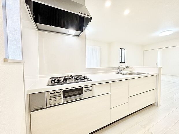 広々とした使い勝手の良いキッチンで日々のお料理も楽しくなりそう