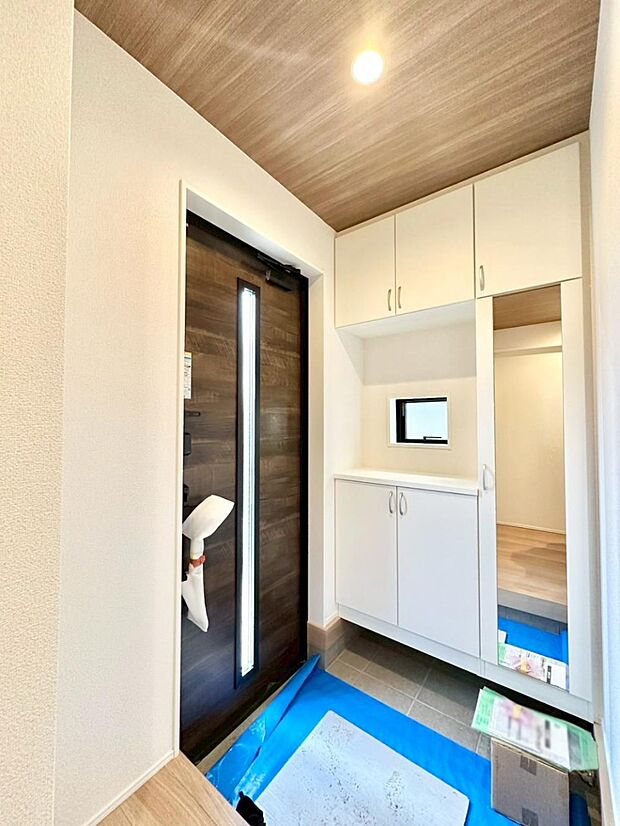 明るい玄関はお客様をお出迎えするのにぴったりです!