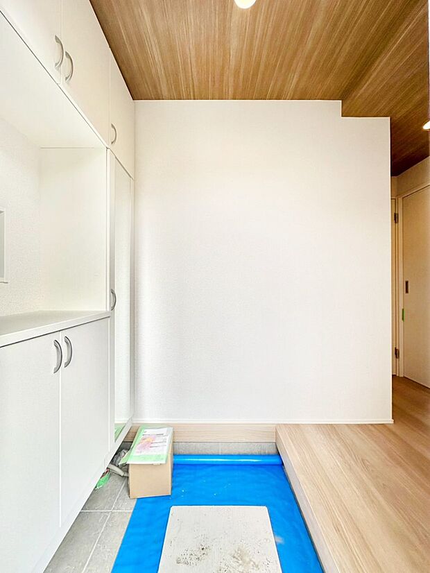 家族の帰宅やお客様をあたたかく迎える玄関