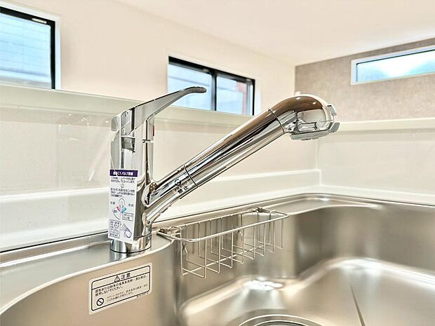 いつでも清潔なおいしいお水を。一つの水栓で水道水と浄水を使い分け。