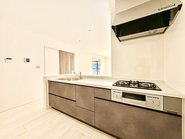 広々とした使い勝手の良いキッチンで日々のお料理も楽しくなりそう