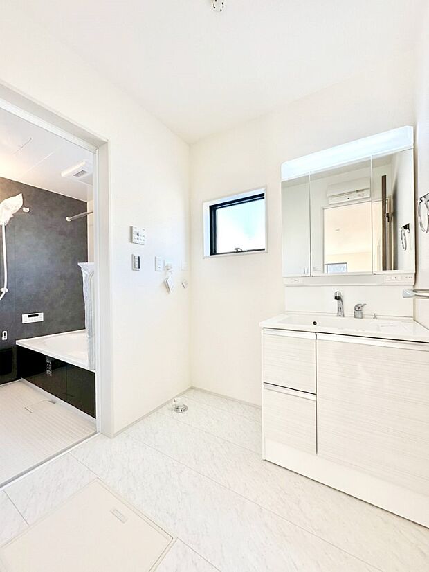 広々とゆとりのあるランドリースペース