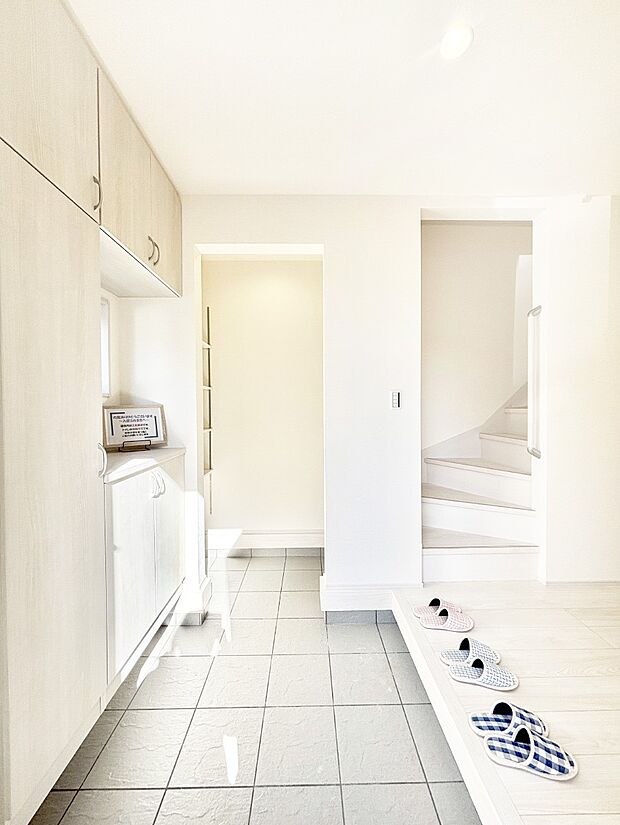 いつもきれいにしておきたい玄関ですね。  