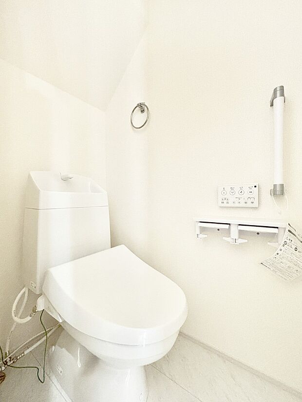 明るく清潔感のあるトイレです。 