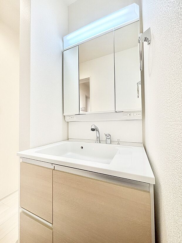 収納力と機能性に優れた洗面化粧台