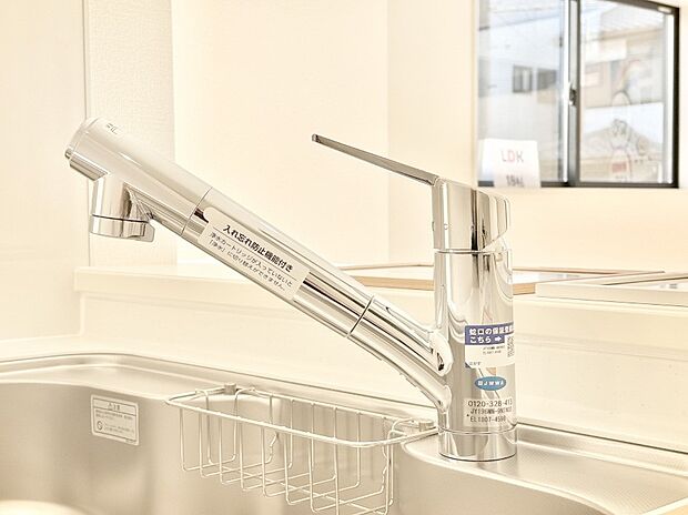 いつでも清潔なおいしいお水を。一つの水栓で水道水と浄水を使い分け。