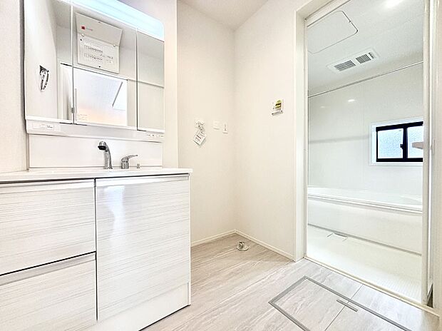 清潔感のある快適空間です。毎日の身支度も気持ち良くお使い頂けます。 