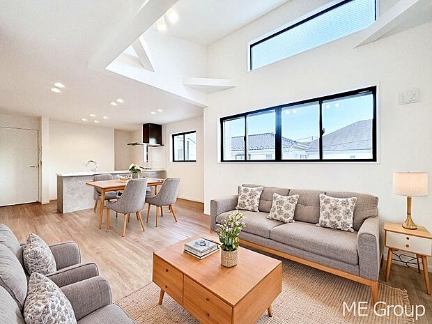 リビングには床暖房採用。ワンランク上の心地よい空間 ※家具はCGです