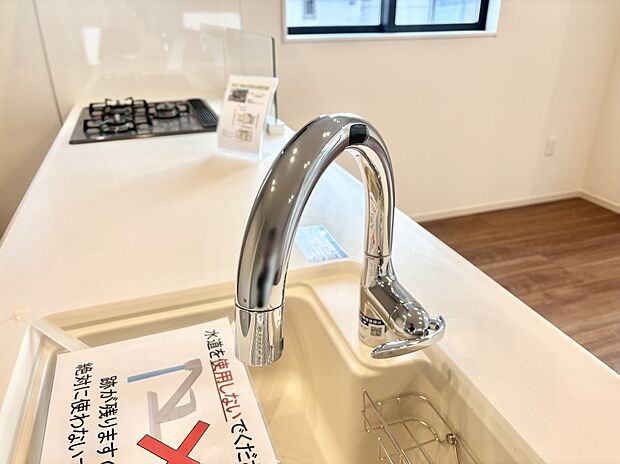 いつでも清潔なおいしいお水を。一つの水栓で水道水と浄水を使い分け。