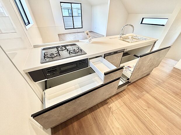 使いやすさを優先したスライド式収納タイプ!