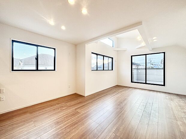 日当たりの良いリビング。お気に入りのグリーンを飾れば更に心地よさがアップ！