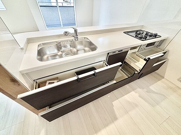 使いやすさを優先したスライド式収納タイプ!