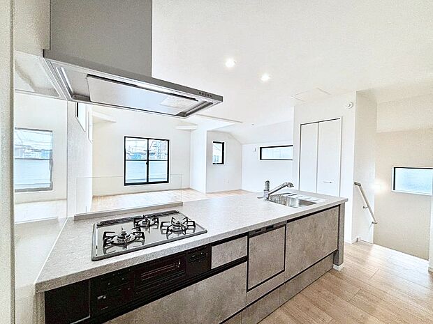 毎日使うキッチンだから、使いやすさ&お手入れのしやすさにこだわりました。