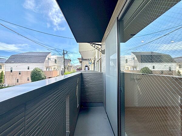 暖かな陽光が降り注ぐバルコニーはお洗濯におすすめ。爽やかな風も心地よいです。