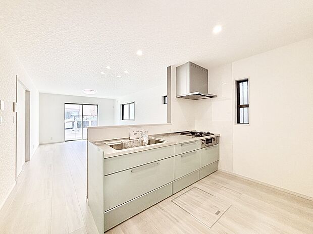 料理をしながらご家族との会話を楽しめる対面カウンターキッチン