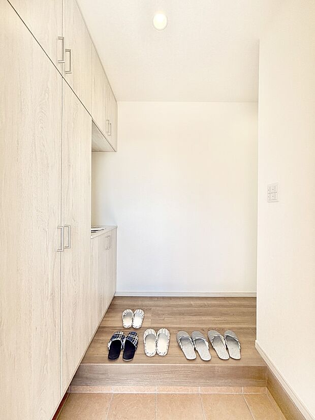 いつもきれいにしておきたい玄関ですね。  