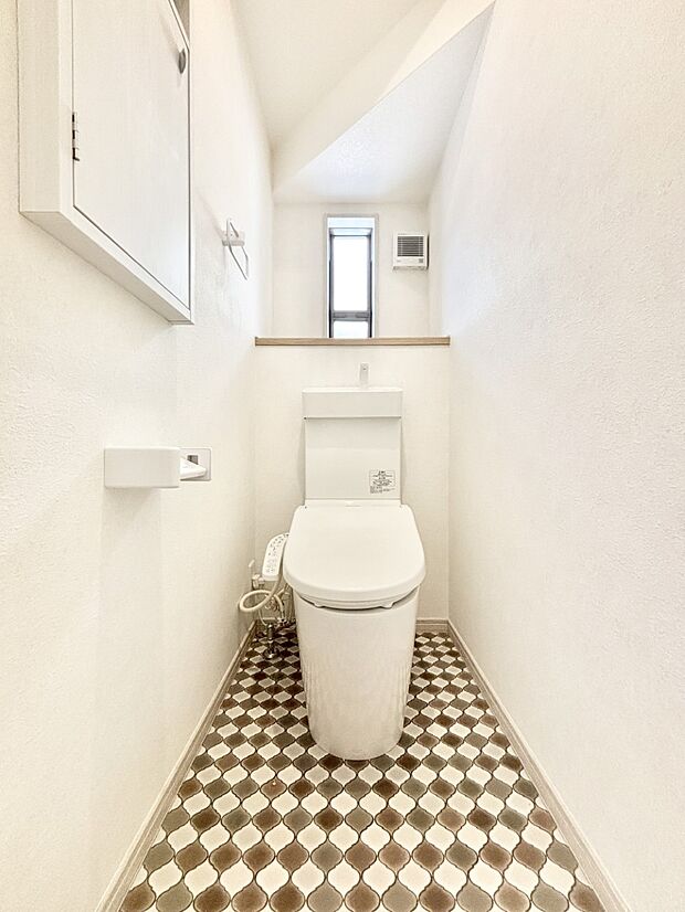 明るく清潔感のあるトイレです。