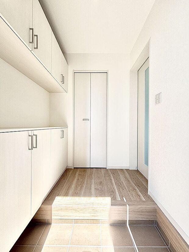 家族の帰宅やお客様をあたたかく迎える玄関