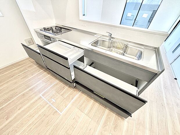 使いやすさを優先したスライド式収納タイプ！