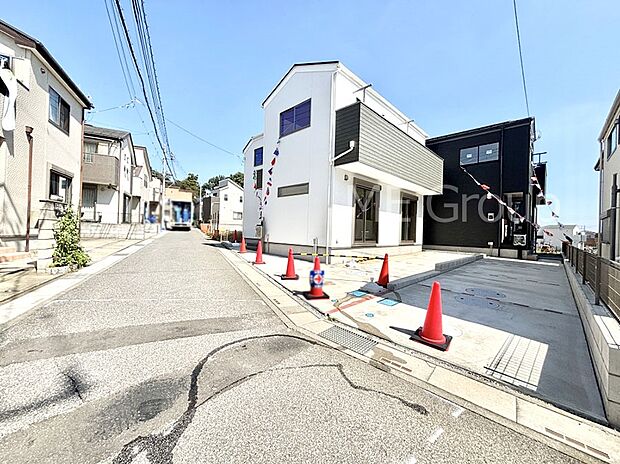 前面道路はきちんと整備されています  