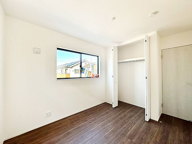 使いやすい形でベットや家具の置き方にも困ることもありません。