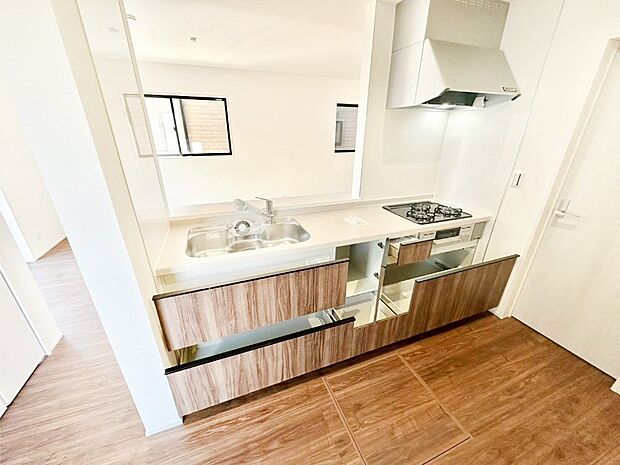 使いやすさを優先したスライド式収納タイプ!