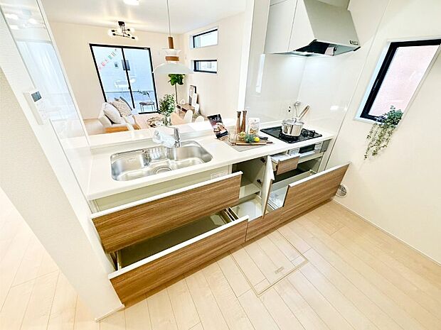 使いやすさを優先したスライド式収納タイプ！