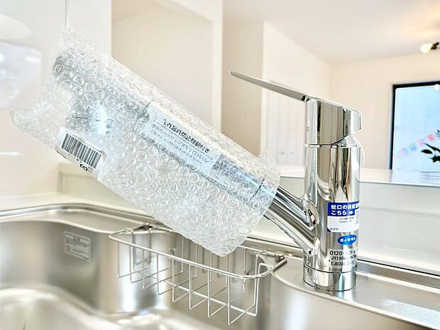 いつでも清潔なおいしいお水を。一つの水栓で水道水と浄水を使い分け。